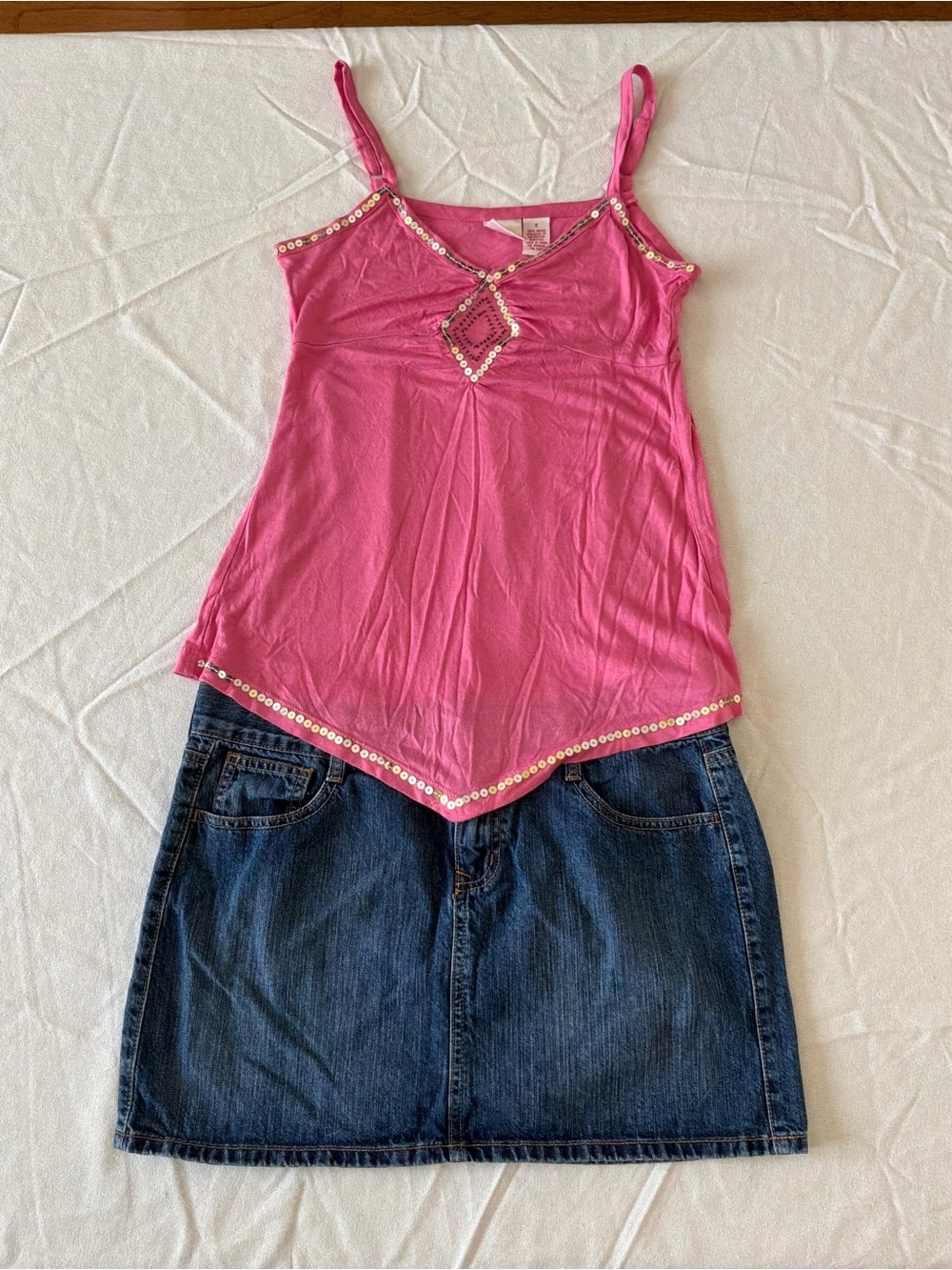 ****** Old Navy Jean Skirt and Pink Sequin Trim Handkerchief-Hem Cami b5 ******